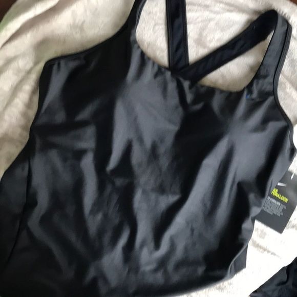 Nike One Piece Swimsuit - Picture 4 of 9